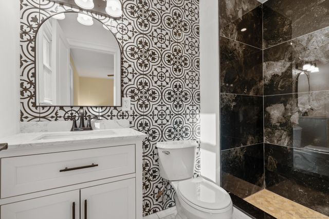 24 Evergreen Road, North Branford, CT 06472