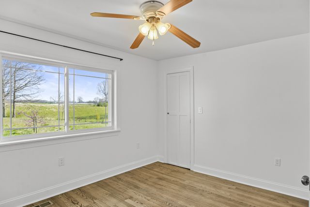 20 Zinker Rd, Lawrenceburg, TN 38464