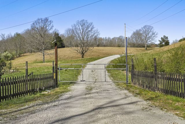 20 Zinker Rd, Lawrenceburg, TN 38464