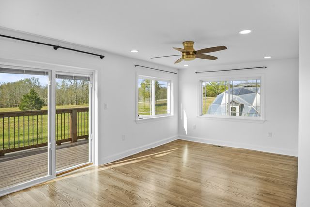 20 Zinker Rd, Lawrenceburg, TN 38464