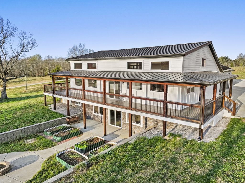20 Zinker Rd, Lawrenceburg, TN 38464