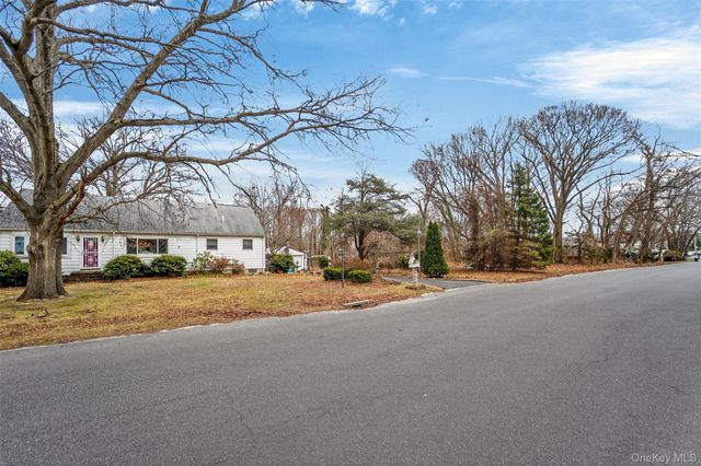 29 Main Avenue, Centereach, NY 11720