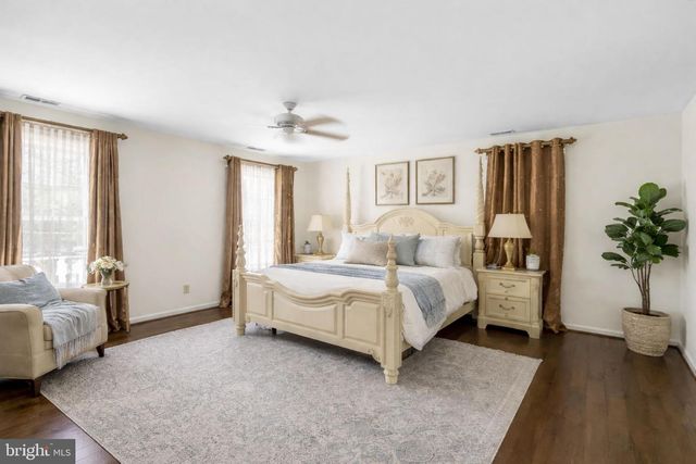 4101 ROBERTS RD, Fairfax, VA 22032