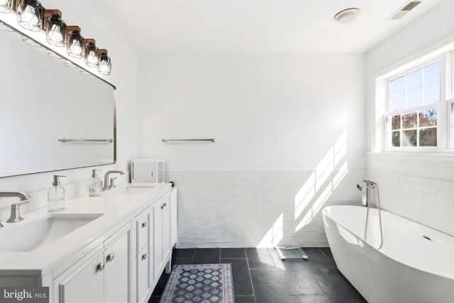 4101 ROBERTS RD, Fairfax, VA 22032