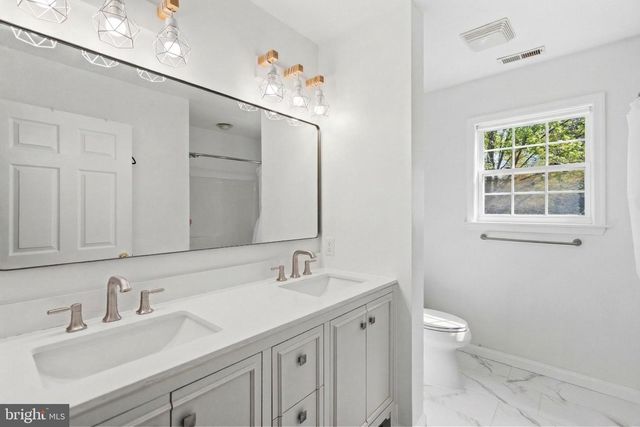 4101 ROBERTS RD, Fairfax, VA 22032