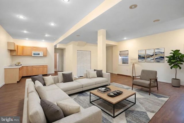 4101 ROBERTS RD, Fairfax, VA 22032