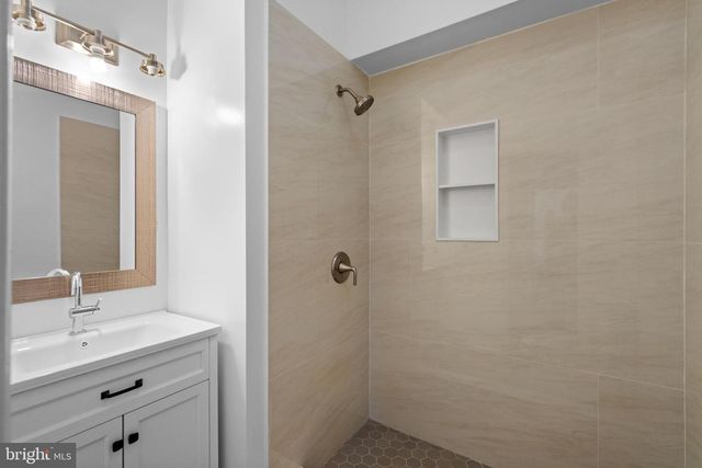 4101 ROBERTS RD, Fairfax, VA 22032