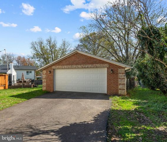 4101 ROBERTS RD, Fairfax, VA 22032