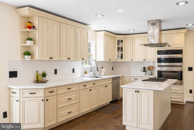 4101 ROBERTS RD, Fairfax, VA 22032