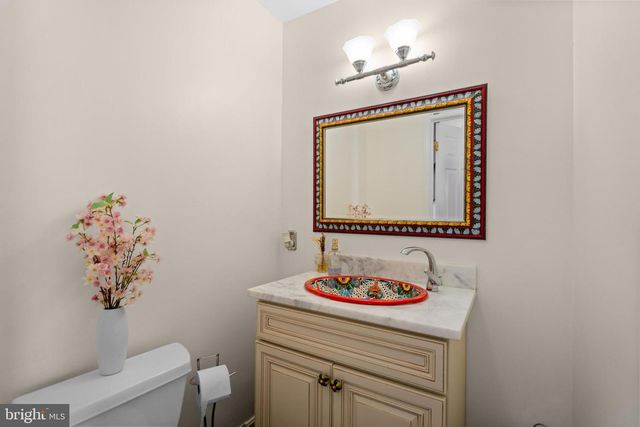 4101 ROBERTS RD, Fairfax, VA 22032