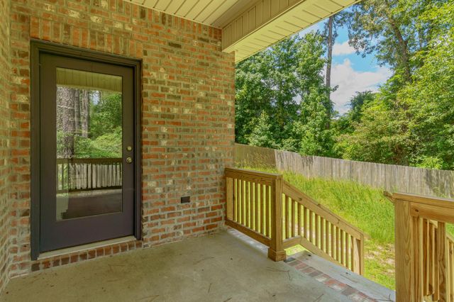 46 Canal Dr., Hattiesburg, MS 39402