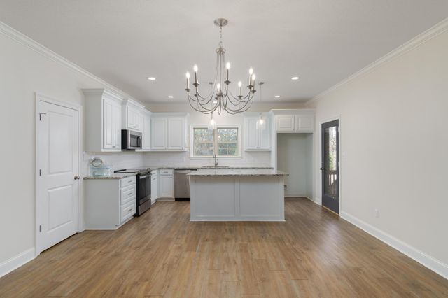46 Canal Dr., Hattiesburg, MS 39402