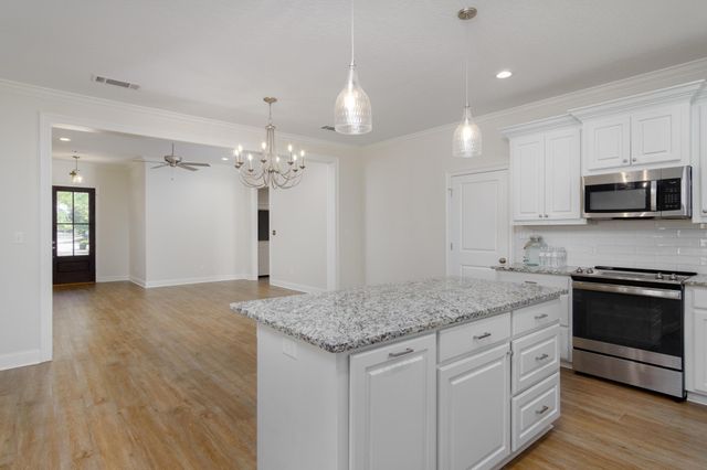 46 Canal Dr., Hattiesburg, MS 39402