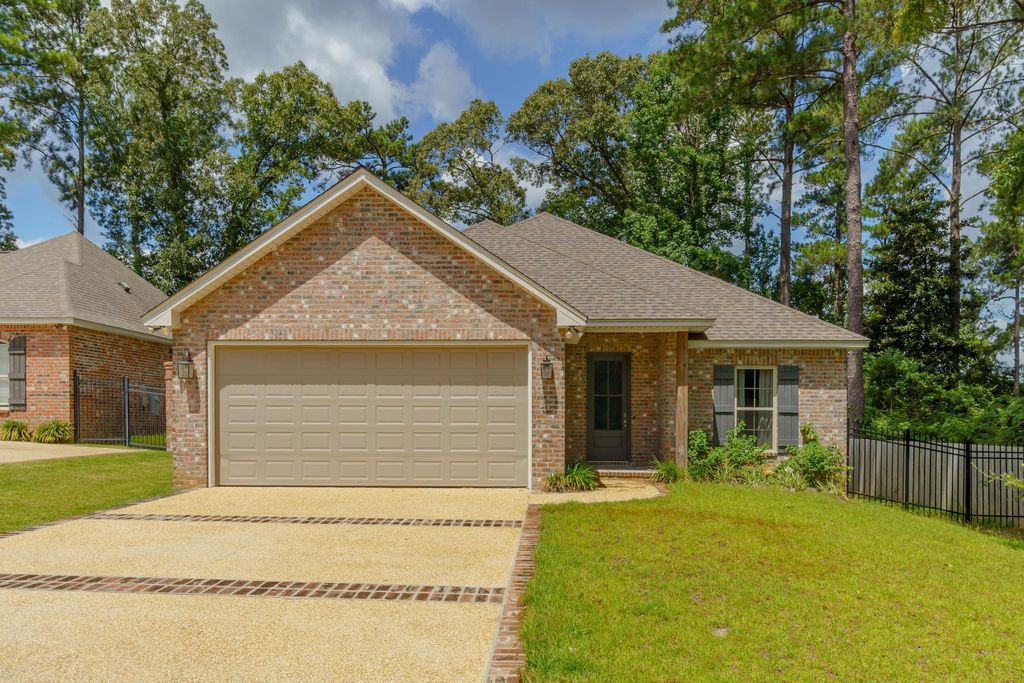 46 Canal Dr., Hattiesburg, MS 39402