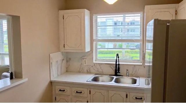 226 Windsor J, West Palm Beach, FL 33417