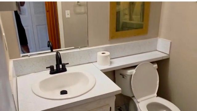 226 Windsor J, West Palm Beach, FL 33417