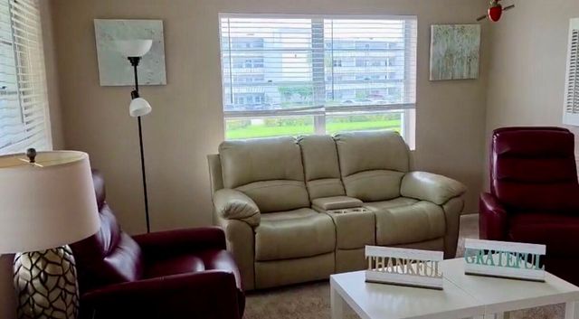 226 Windsor J, West Palm Beach, FL 33417