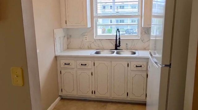 226 Windsor J, West Palm Beach, FL 33417