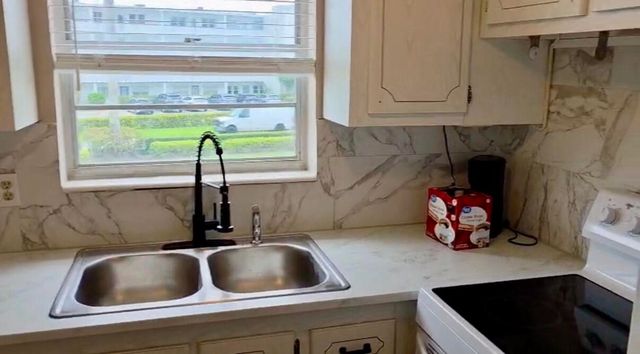 226 Windsor J, West Palm Beach, FL 33417