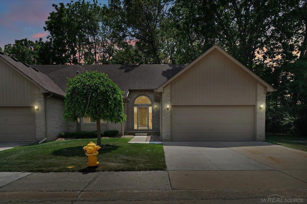 15634 Corso Drive, Clinton Twp, MI 48035