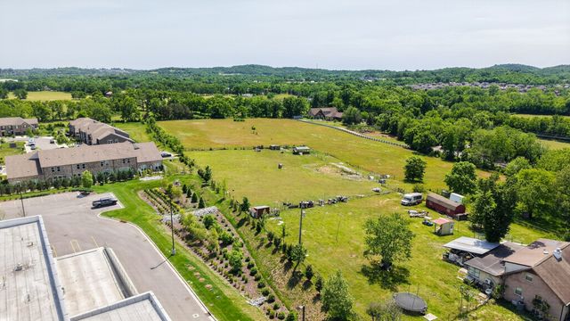1933 Long Hollow Pike, Gallatin, TN 37066