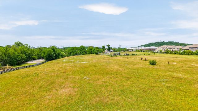 1933 Long Hollow Pike, Gallatin, TN 37066