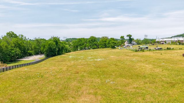 1933 Long Hollow Pike, Gallatin, TN 37066