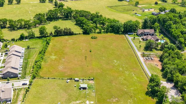 1933 Long Hollow Pike, Gallatin, TN 37066