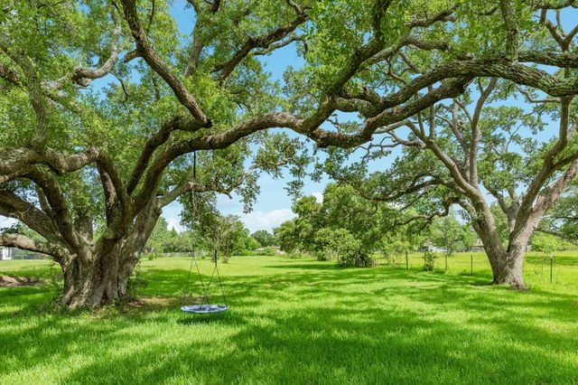15855 Hickory Drive, Alvin, TX 77511