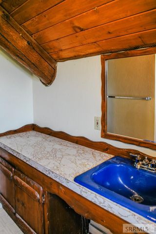 12 Guth Road, Salmon, ID 83467