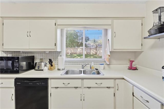 5914 N Park Avenue, Gladstone, MO 64118