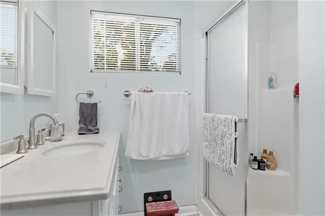 5914 N Park Avenue, Gladstone, MO 64118