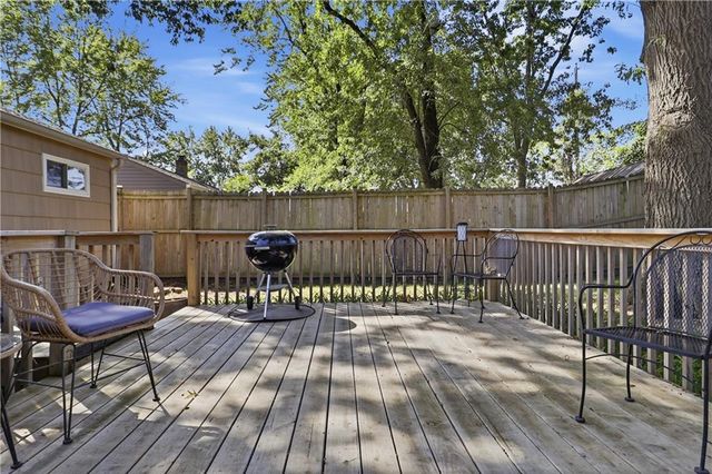 5914 N Park Avenue, Gladstone, MO 64118