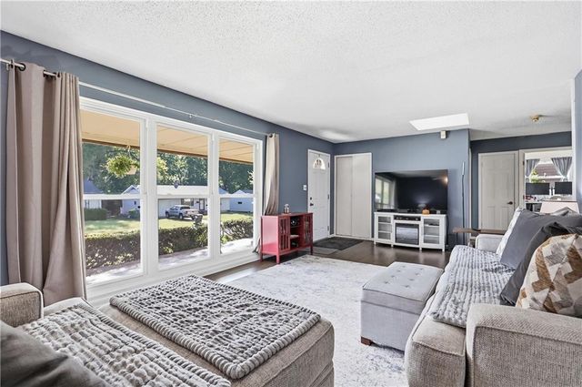 5914 N Park Avenue, Gladstone, MO 64118