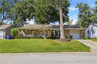 5914 N Park Avenue, Gladstone, MO 64118