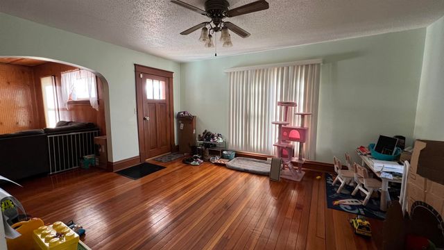 423 W Spring Street, New Hampton, IA 50659