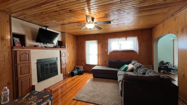 423 W Spring Street, New Hampton, IA 50659