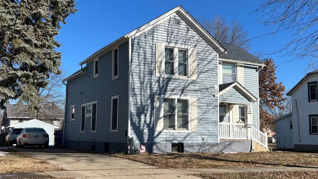 423 W Spring Street, New Hampton, IA 50659