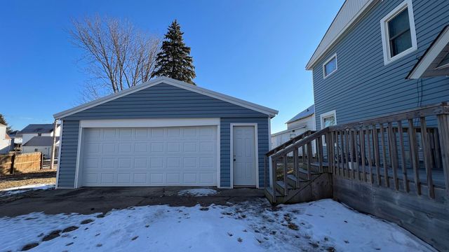 423 W Spring Street, New Hampton, IA 50659