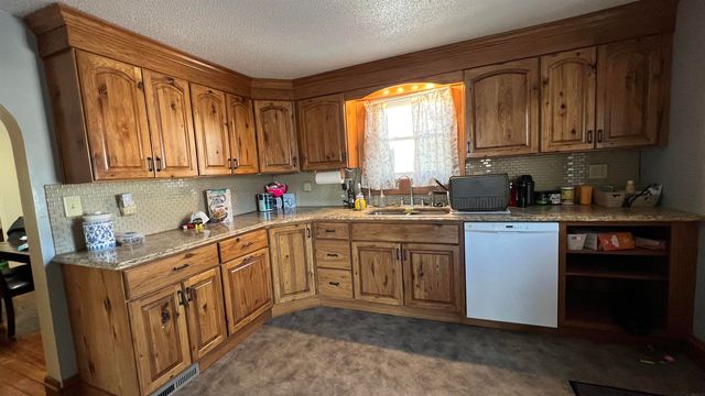 423 W Spring Street, New Hampton, IA 50659