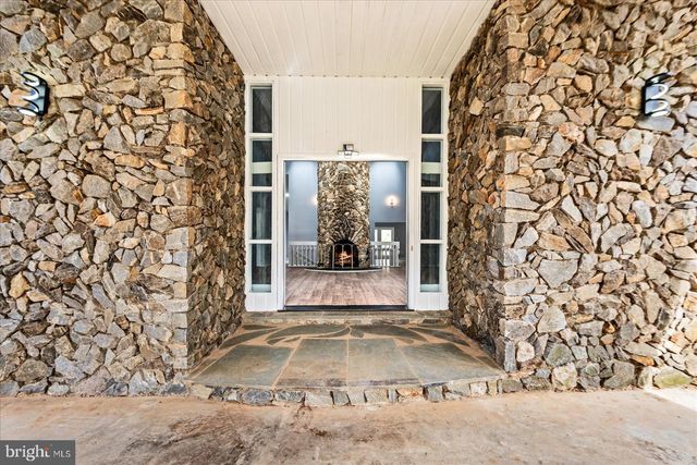 7621 RIVER RD, Fredericksburg, VA 22407