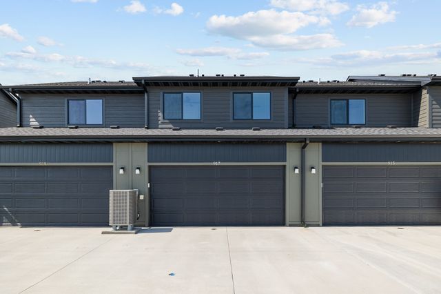 919 Percheron Lane, Norwalk, IA 50211