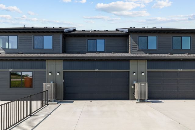 919 Percheron Lane, Norwalk, IA 50211