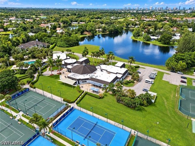 1990 Bald Eagle DR A, Naples, FL 34105