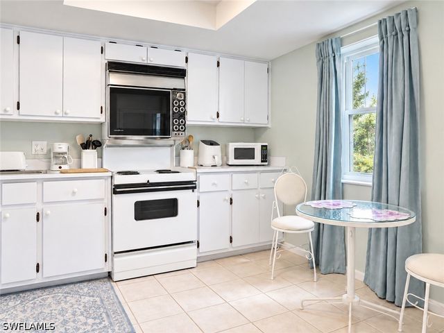 1990 Bald Eagle DR A, Naples, FL 34105