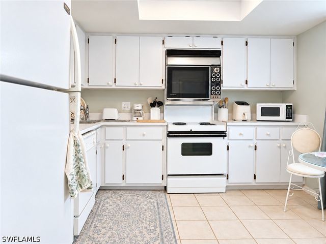 1990 Bald Eagle DR A, Naples, FL 34105