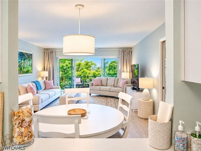 1990 Bald Eagle DR A, Naples, FL 34105
