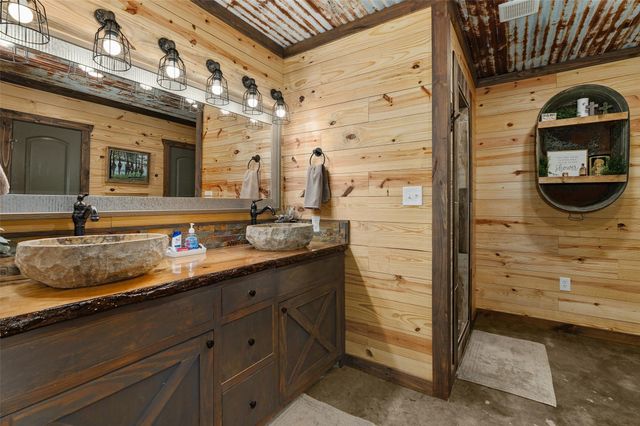 10220 Thornapple, Oil City, LA 71061