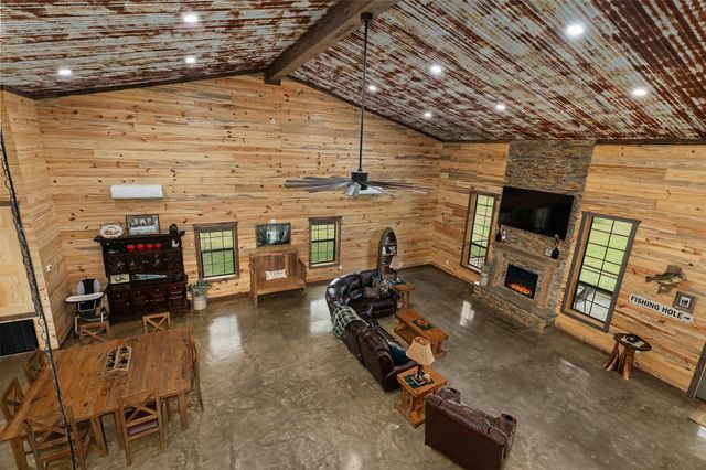 10220 Thornapple, Oil City, LA 71061