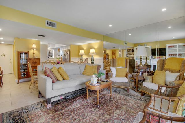 18081 SE COUNTRY CLUB Drive 13-123, Jupiter, FL 33469